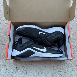 Womens Nike Legend size 7